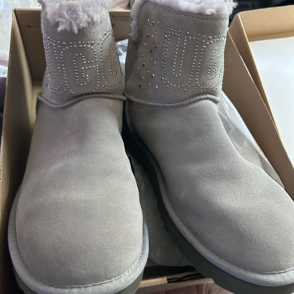 Uggs - Picture 6 of 6